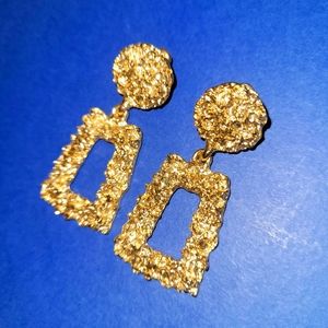 Gold Antique-style Earrings